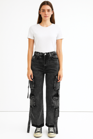 Ladies 8 pocket cargo jeans pent made by premium quality Denium fabric